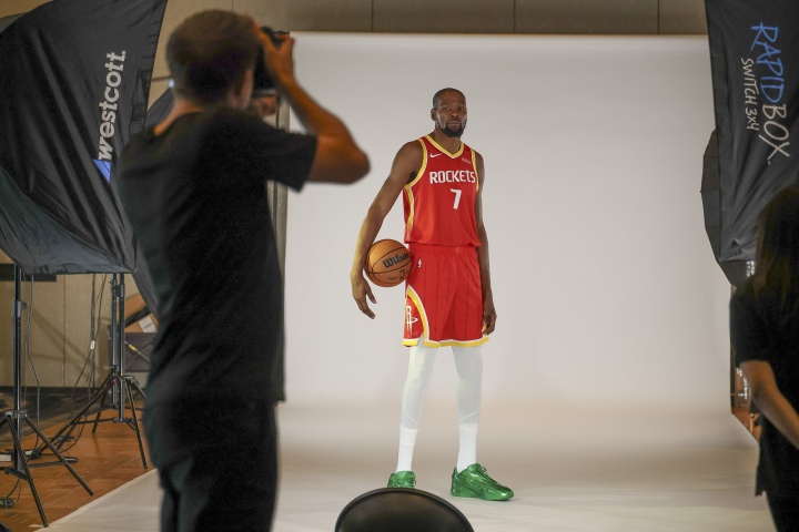 KD：我没太纠结于今年季后赛的伤病 对抗运动就是随时有受伤风险