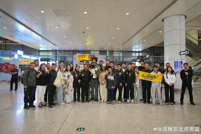 德万特·威尔逊飞抵长春 吉林男篮副董何长江及球迷赴机场迎接