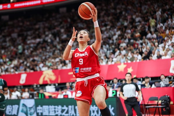 篮板怪兽！唐子婷半场4中3得7分5板3助 正负值+14全队最高