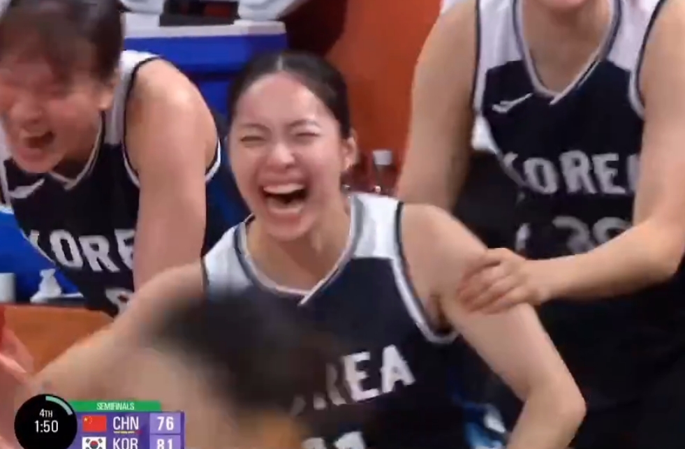 危险！中国女篮暂停后直接失误了 韩国女篮又是一记三分领先5分！
