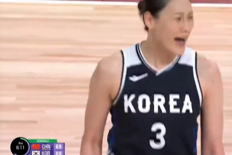 不妙！韩女篮3号姜怡瑟投中两记三分&连得8分 直接完成反超
