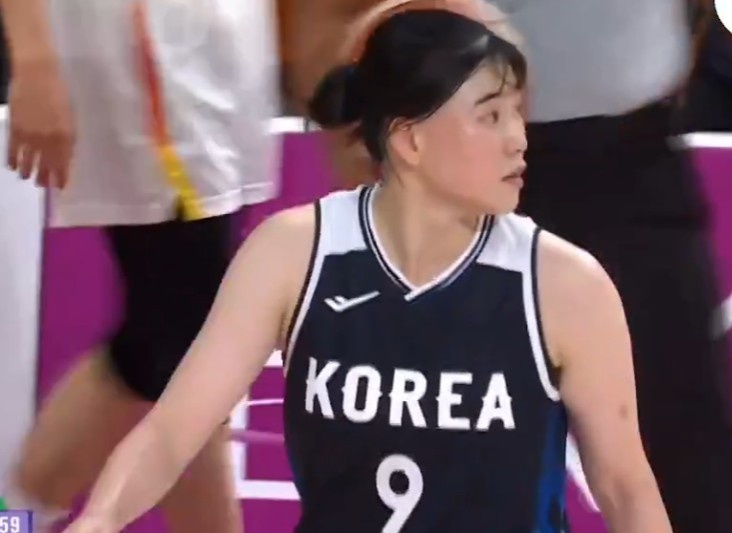 是个狠角色！李孝希15投8中高效得23分6板4抢断 轰中5记三分